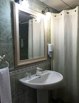 Hotel El Álamo Área de Servicio baño